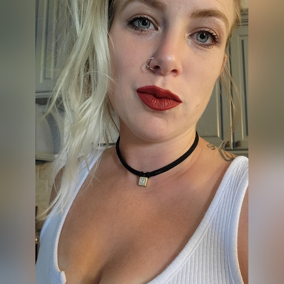 Meet your Posher - Picture 2 of 5